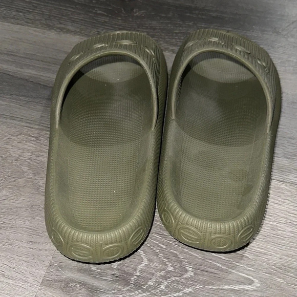 Bebe Malaga Olive 🫒 foam slides  Sz 10 - Picture 4 of 10